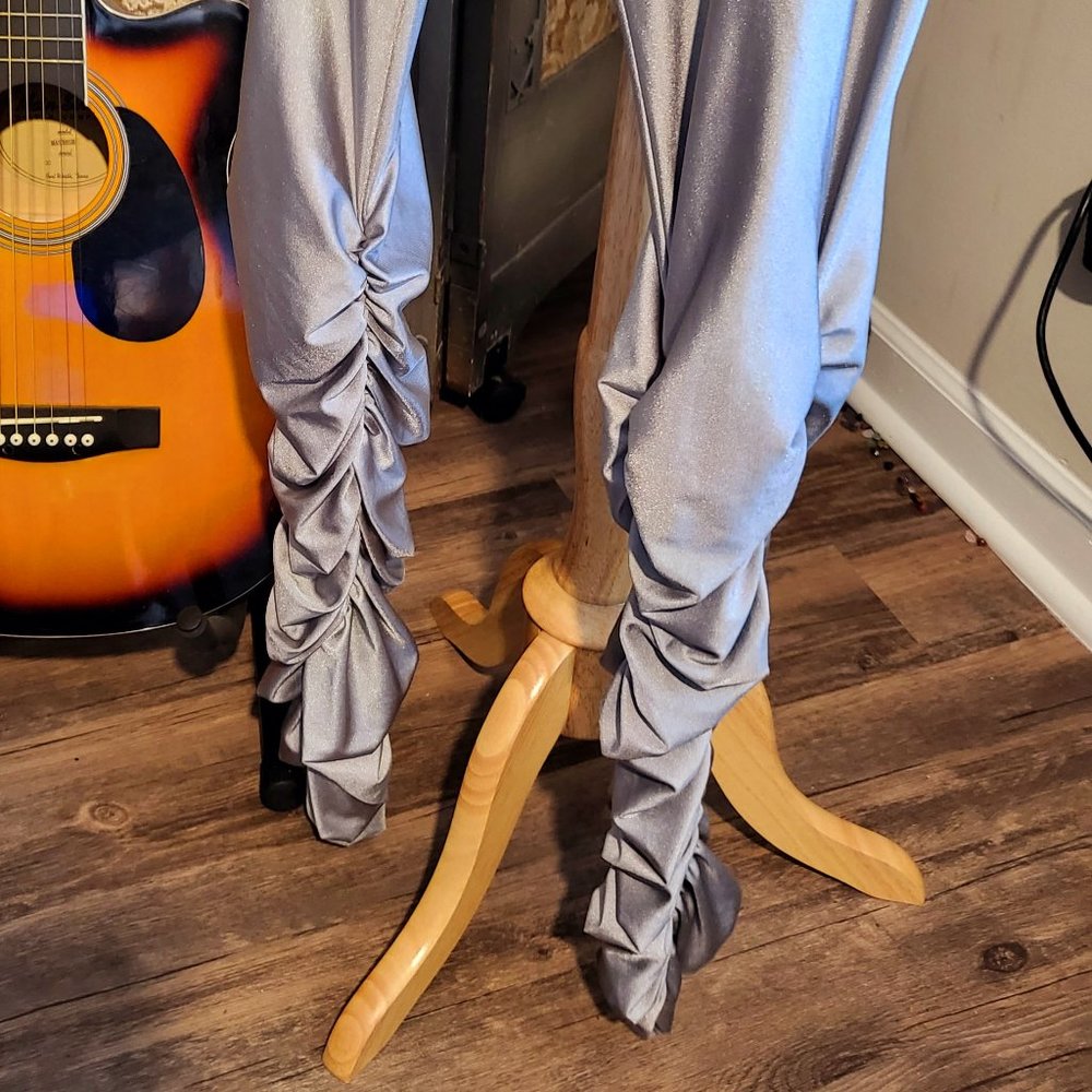 2 piece gray sporty crop top and leggings